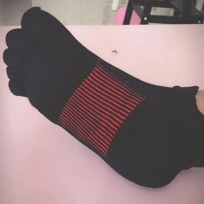 刚穿上感觉怪怪的，半天后就不想脱下来了，GEARLAB 3D压力五指袜评测