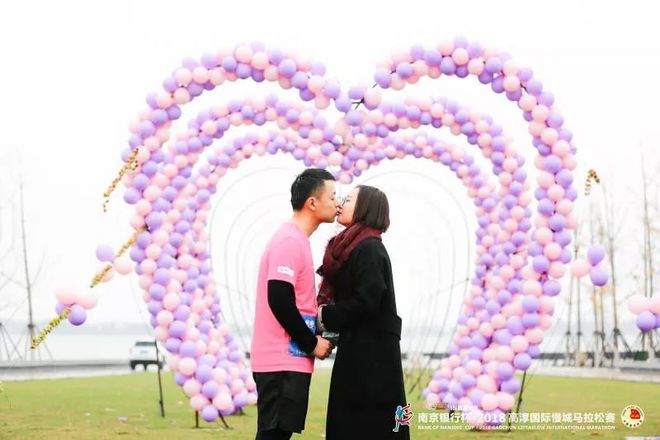 2018高马盛大起跑 12000人共同“蟹”逅“第一螃蟹马”