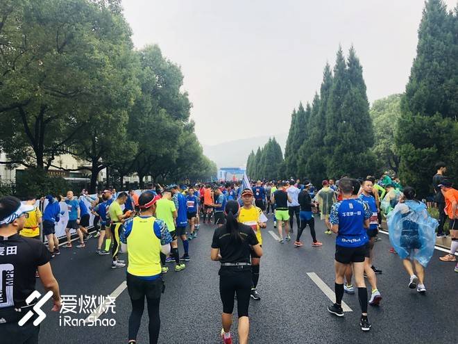 跑渣的杭马，既可欣赏风景，又可突破自我