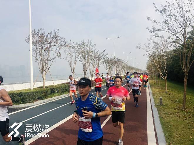 跑渣的杭马，既可欣赏风景，又可突破自我