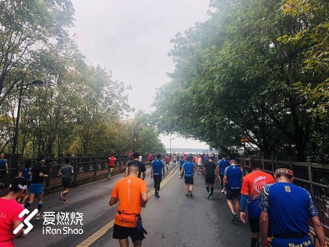 跑渣的杭马，既可欣赏风景，又可突破自我