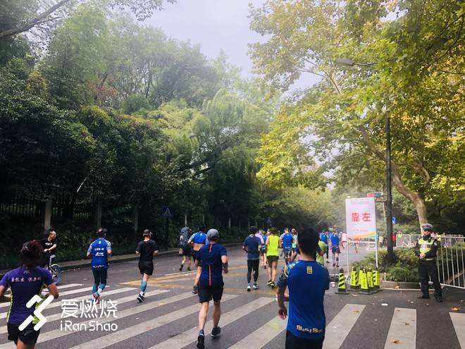 跑渣的杭马，既可欣赏风景，又可突破自我