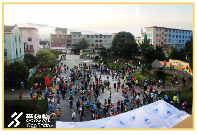 宁海100退赛选手和她的家属们。