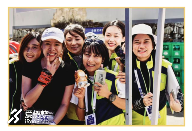 宁海100退赛选手和她的家属们。