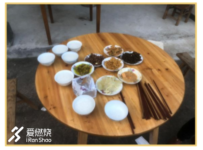 宁海100退赛选手和她的家属们。