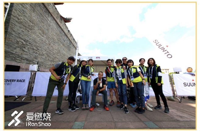 宁海100退赛选手和她的家属们。