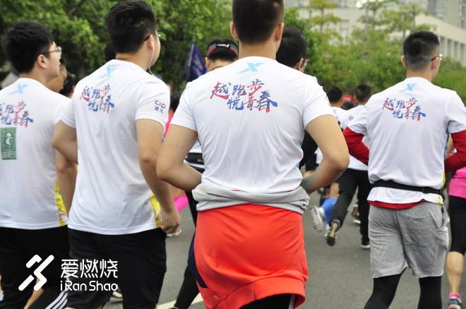 在海风中奔跑，在树影下交错——今年的海沧有点惊艳