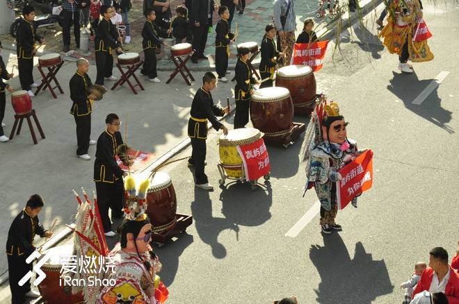 在海风中奔跑，在树影下交错——今年的海沧有点惊艳