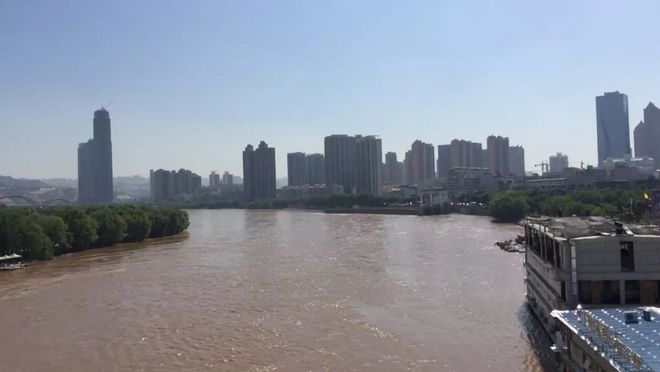 2018 年，在 7 个城市跑 8 场比赛