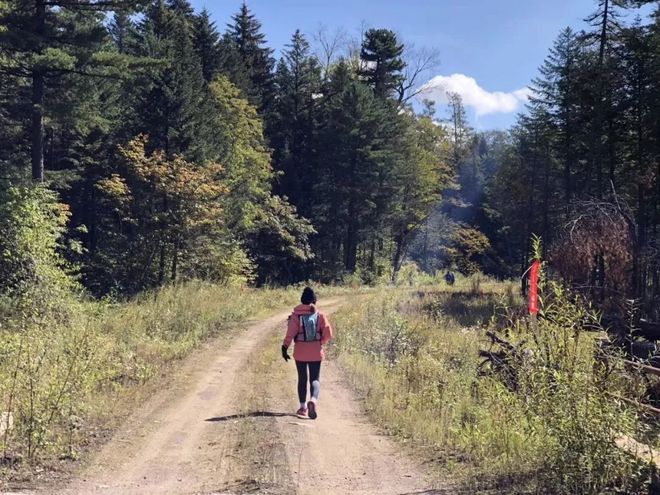 2018 年，在 7 个城市跑 8 场比赛