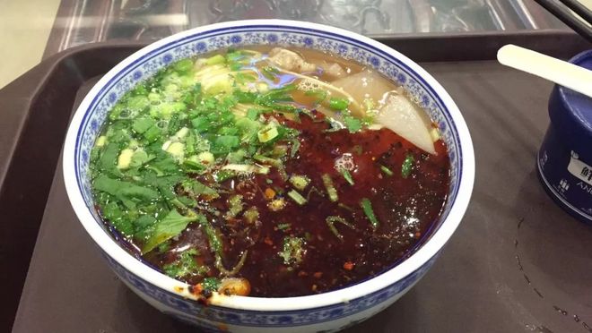 2018 年，在 7 个城市跑 8 场比赛