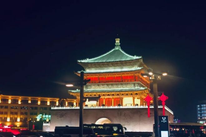 2018 年，在 7 个城市跑 8 场比赛