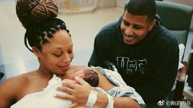 赛道速读 | 张振龙力夺汕马冠军 15K新王车祸惊魂 70岁大爷勇破世界纪录