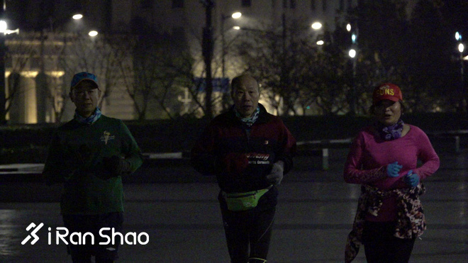 视频丨你曾在深夜12点和凌晨5点跑过步吗？