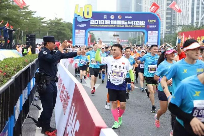 深南大道三万人一起飞奔的盛宴，除了震撼还有感动！