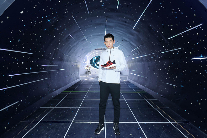 安踏在广州建了一座NASA空间站 把虫洞打造成可以穿在脚下的科技