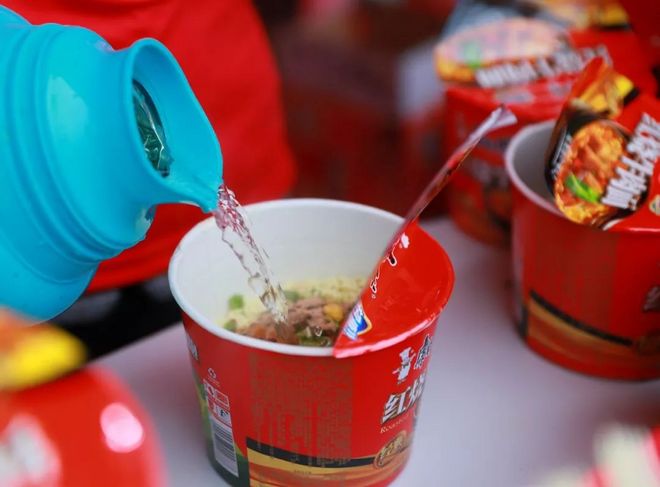 深南大道三万人一起飞奔的盛宴，除了震撼还有感动！