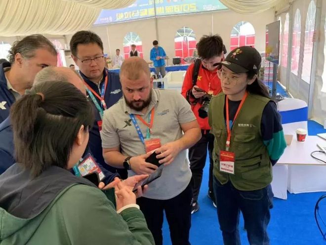 深南大道三万人一起飞奔的盛宴，除了震撼还有感动！