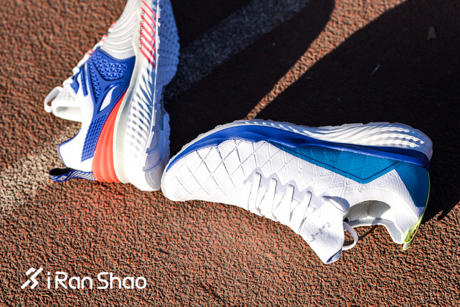 跑鞋 | 冲破云霄 李宁云五代系列跑鞋评测