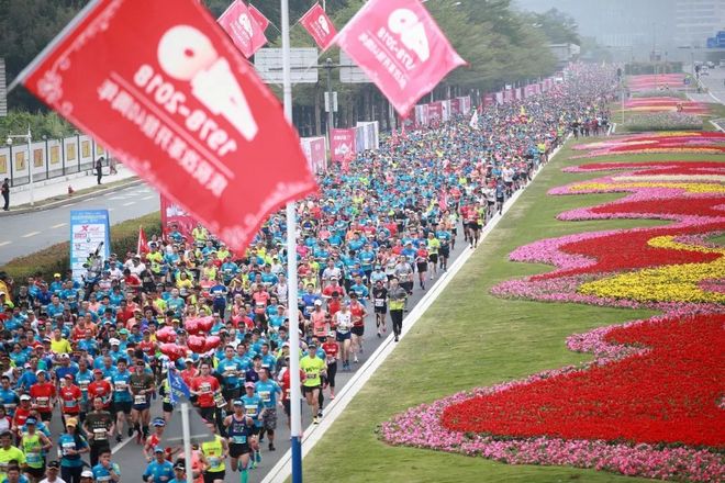 深南大道三万人一起飞奔的盛宴，除了震撼还有感动！