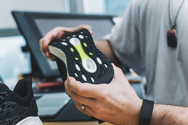 安踏在广州建了一座NASA空间站 把虫洞打造成可以穿在脚下的科技