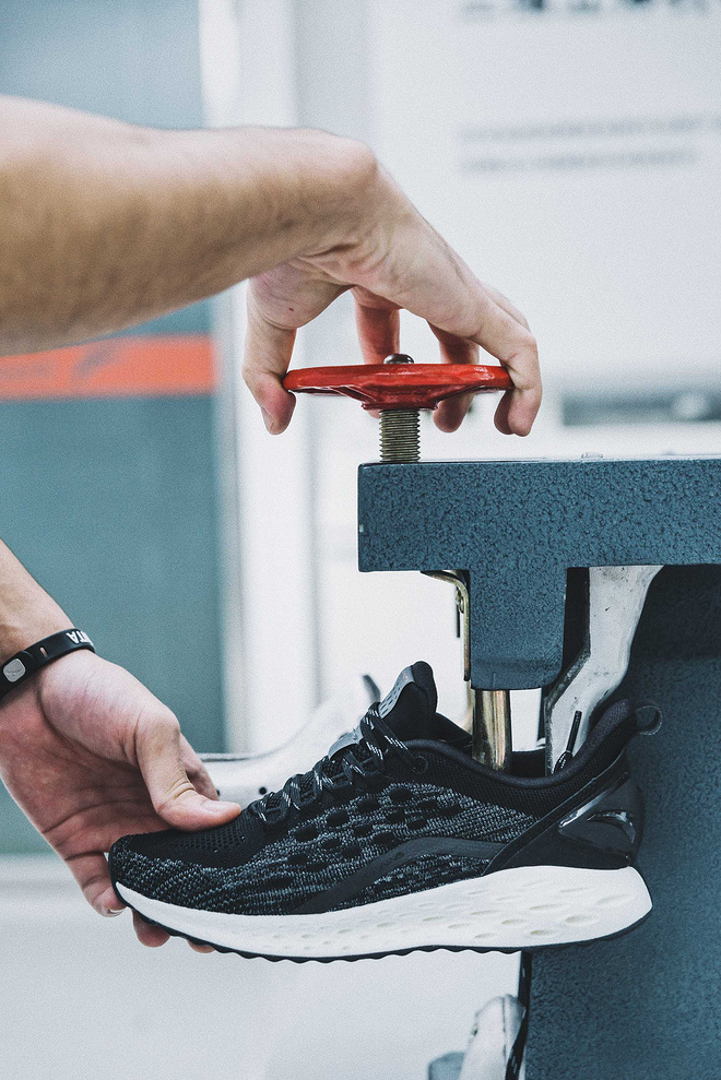 安踏在广州建了一座NASA空间站 把虫洞打造成可以穿在脚下的科技