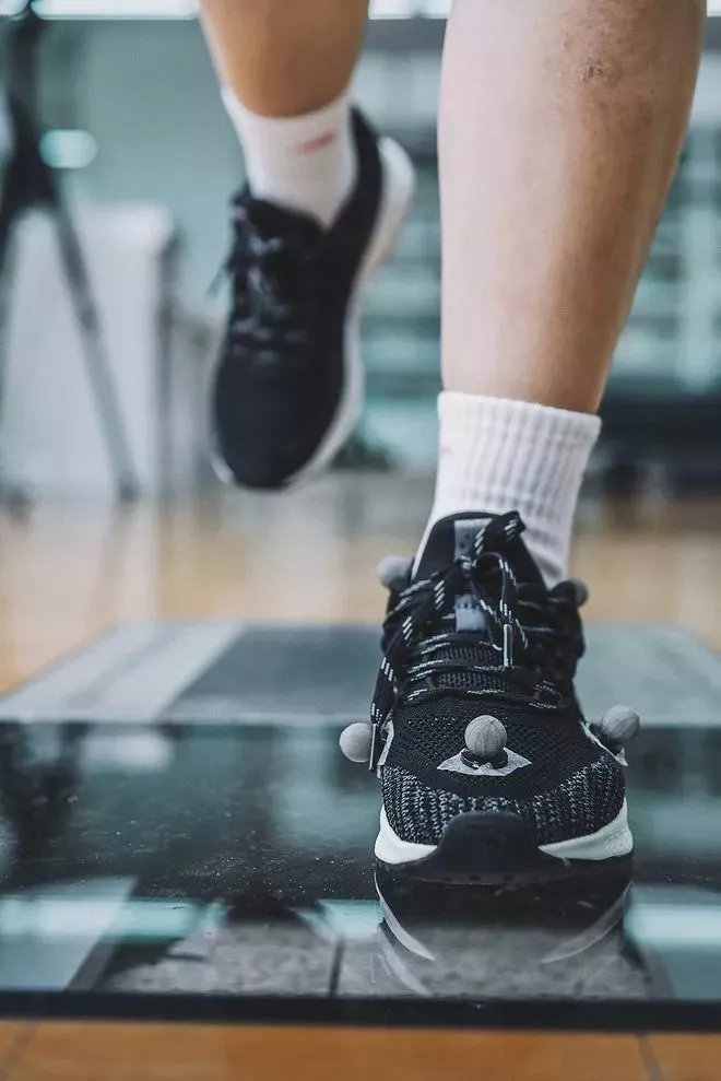 赛道速读 | 张振龙力夺汕马冠军 15K新王车祸惊魂 70岁大爷勇破世界纪录