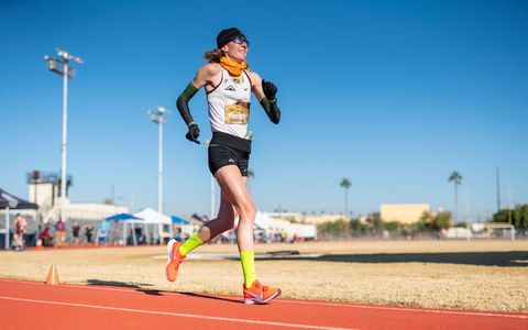 赛道速读 | 殷晓雨深马背靠背夺冠 24小时跑女子纪录被破 川内再战波马