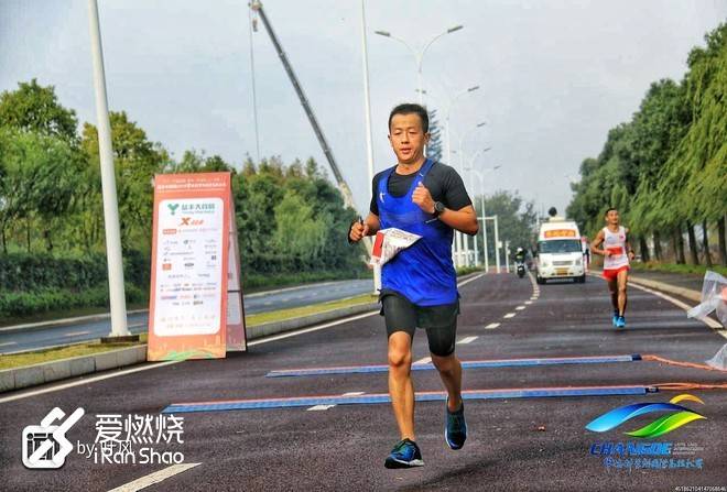 时光催人老，老汉快快跑