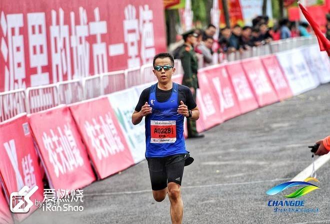 时光催人老，老汉快快跑