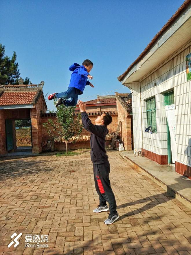 时光催人老，老汉快快跑