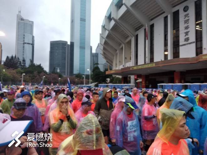 跑荒大步慢摇 打卡小细蛮腰—记2018广州马拉松