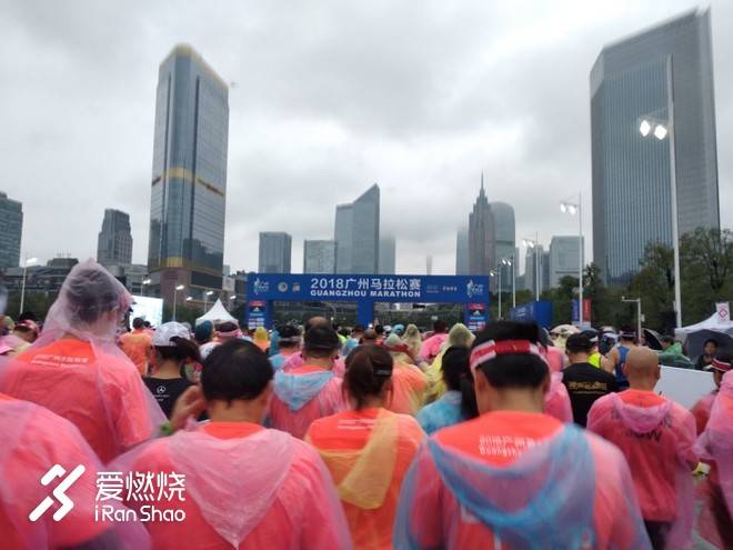 跑荒大步慢摇 打卡小细蛮腰—记2018广州马拉松