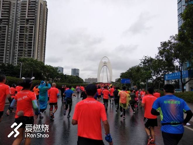 跑荒大步慢摇 打卡小细蛮腰—记2018广州马拉松