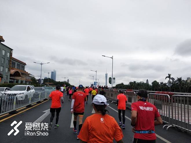 跑荒大步慢摇 打卡小细蛮腰—记2018广州马拉松