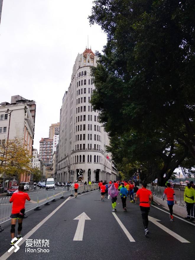 跑荒大步慢摇 打卡小细蛮腰—记2018广州马拉松