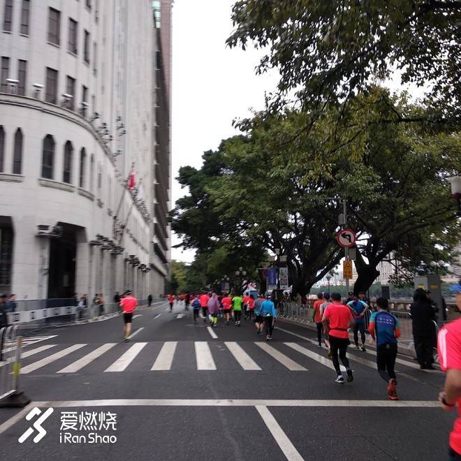 跑荒大步慢摇 打卡小细蛮腰—记2018广州马拉松