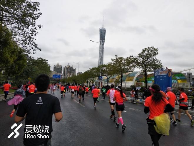 跑荒大步慢摇 打卡小细蛮腰—记2018广州马拉松