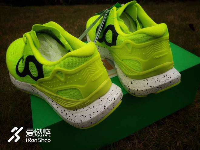 时尚炫酷的智能跑鞋--咕咚智能跑鞋时尚10K测评