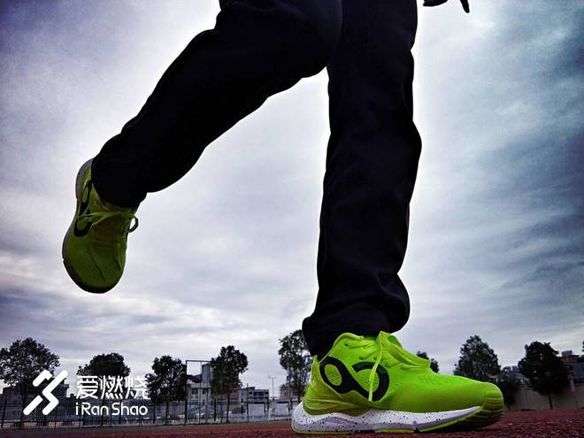 时尚炫酷的智能跑鞋--咕咚智能跑鞋时尚10K测评