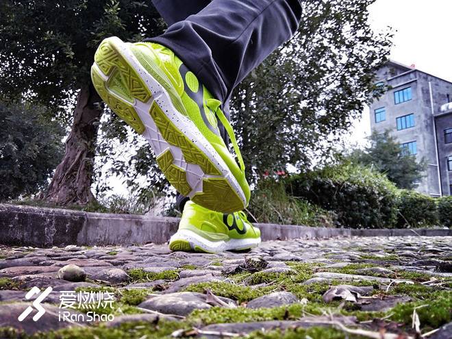 时尚炫酷的智能跑鞋--咕咚智能跑鞋时尚10K测评