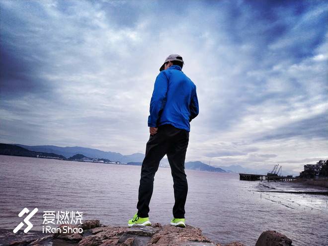 时尚炫酷的智能跑鞋--咕咚智能跑鞋时尚10K测评