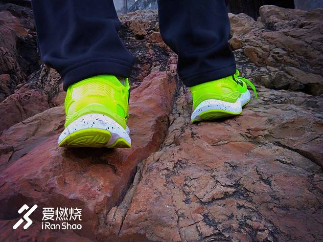 时尚炫酷的智能跑鞋--咕咚智能跑鞋时尚10K测评