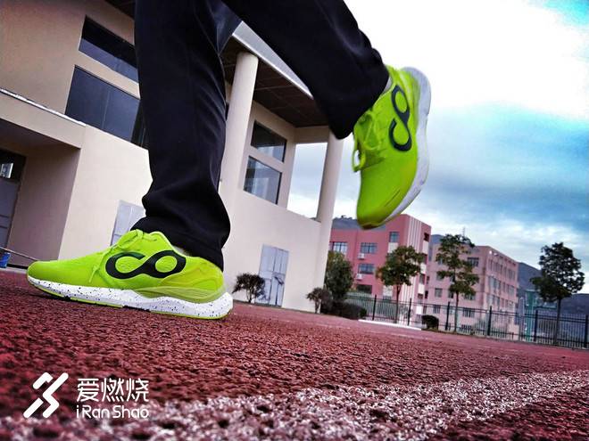 时尚炫酷的智能跑鞋--咕咚智能跑鞋时尚10K测评