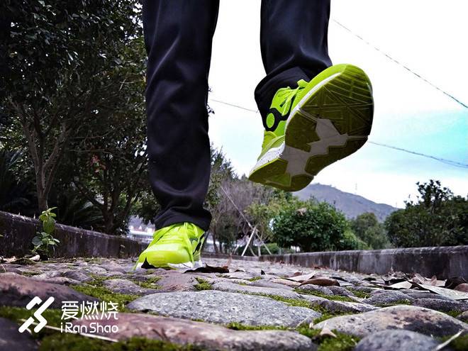 时尚炫酷的智能跑鞋--咕咚智能跑鞋时尚10K测评