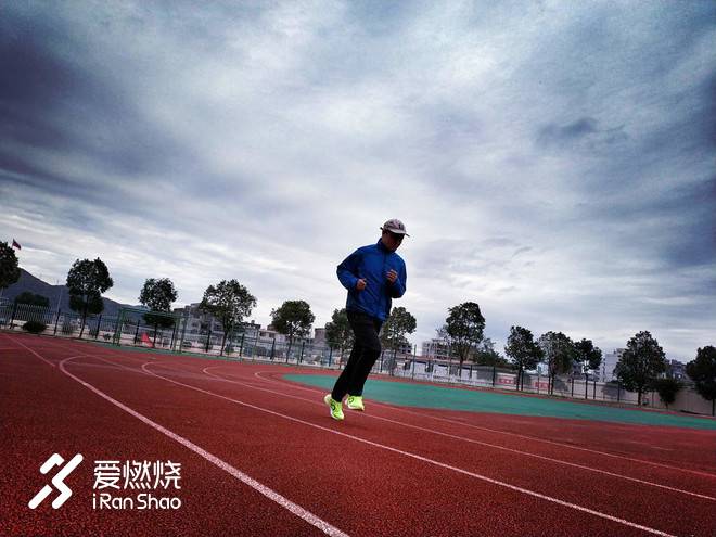 时尚炫酷的智能跑鞋--咕咚智能跑鞋时尚10K测评