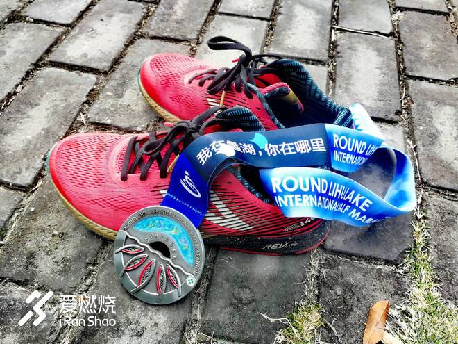 是谁来自山川湖海，却囿于马拉松与爱