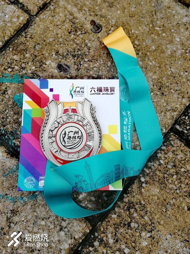 是谁来自山川湖海，却囿于马拉松与爱