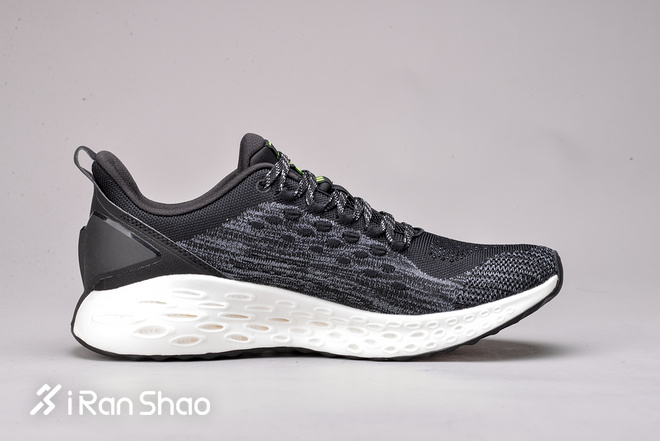 跑鞋 | 这双来自虫洞的跑鞋能激起你跑步的冲动吗?