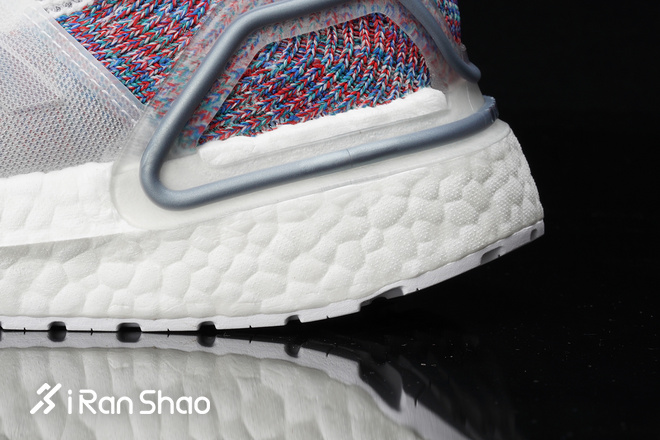 跑鞋 | 一双只有四个零件的跑鞋你敢穿吗？UltraBOOST 19 Refract评测